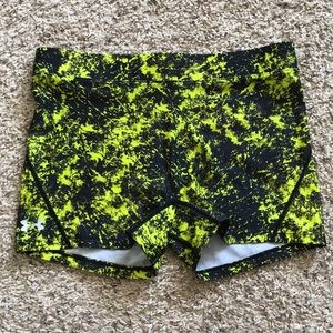 Under Armour - 11” Shorts - Black/Yellow - Large